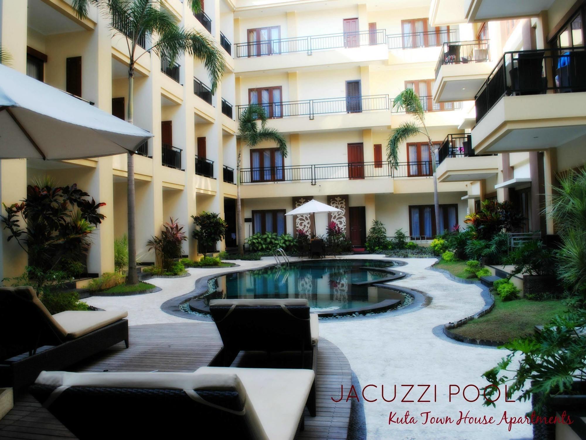 Kuta Town House Apartments Екстер'єр фото